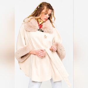 Aratta Pearl Ice Queen Poncho